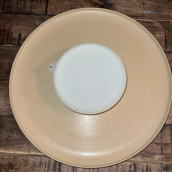 Two Pieces of Cool Ass Vintage Tupperware! Quart Pitcher  and Chip / Dip Tray - Picture 4 of 11